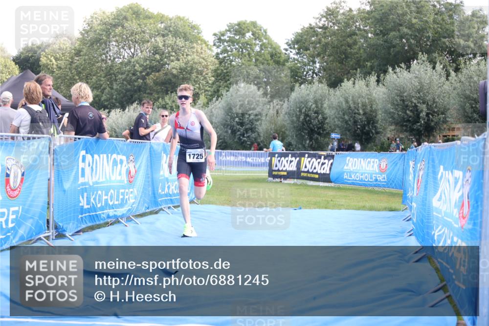 25.08.2024 - Elbe Triathlon Hamburg H.Heesch http://msf.ph/oto/6881245 25.08.2024 12:29:30 Ziel 1725 meine-sportfotos.de