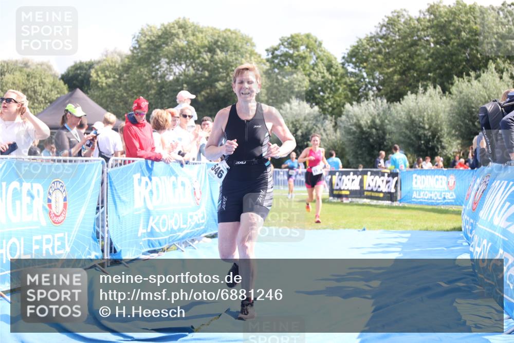 25.08.2024 - Elbe Triathlon Hamburg H.Heesch http://msf.ph/oto/6881246 25.08.2024 11:56:27 Ziel 1514, 1546, 1556 meine-sportfotos.de