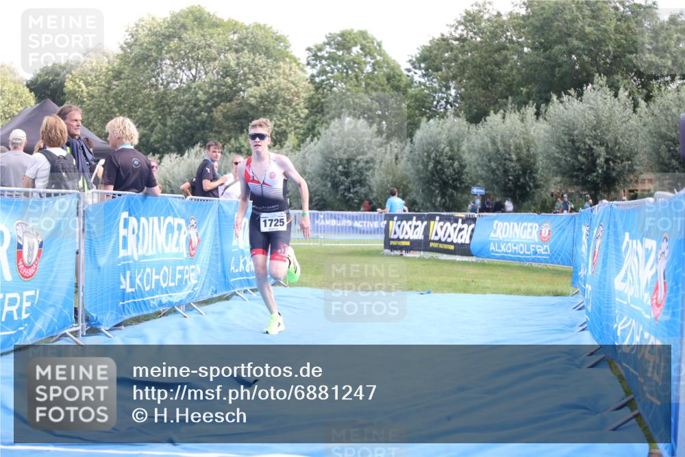 25.08.2024 - Elbe Triathlon Hamburg H.Heesch http://msf.ph/oto/6881247 25.08.2024 12:29:30 Ziel 1725 meine-sportfotos.de