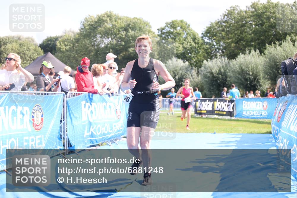 25.08.2024 - Elbe Triathlon Hamburg H.Heesch http://msf.ph/oto/6881248 25.08.2024 11:56:27 Ziel 1514, 1546, 1556 meine-sportfotos.de