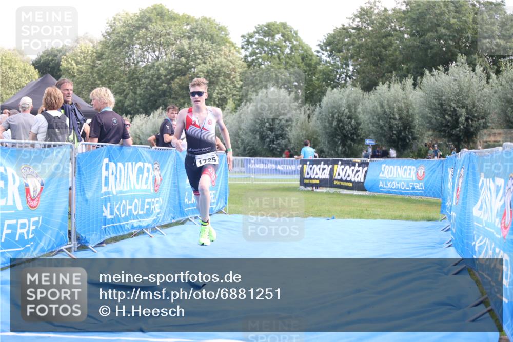 25.08.2024 - Elbe Triathlon Hamburg H.Heesch http://msf.ph/oto/6881251 25.08.2024 12:29:30 Ziel 1725 meine-sportfotos.de