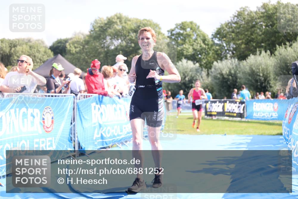 25.08.2024 - Elbe Triathlon Hamburg H.Heesch http://msf.ph/oto/6881252 25.08.2024 11:56:27 Ziel 1514, 1546, 1556 meine-sportfotos.de