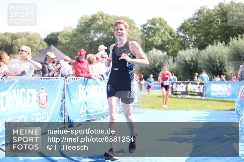 25.08.2024 - Elbe Triathlon Hamburg H.Heesch http://msf.ph/oto/6881254 25.08.2024 11:56:27 Ziel 1514, 1546, 1556 meine-sportfotos.de