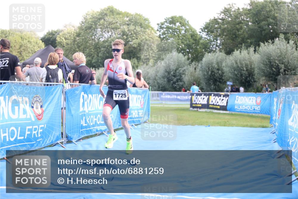 25.08.2024 - Elbe Triathlon Hamburg H.Heesch http://msf.ph/oto/6881259 25.08.2024 12:29:30 Ziel 1725 meine-sportfotos.de