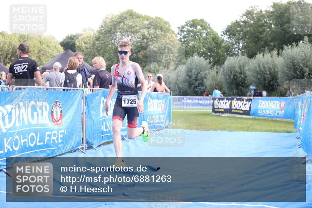 25.08.2024 - Elbe Triathlon Hamburg H.Heesch http://msf.ph/oto/6881263 25.08.2024 12:29:30 Ziel 1725 meine-sportfotos.de