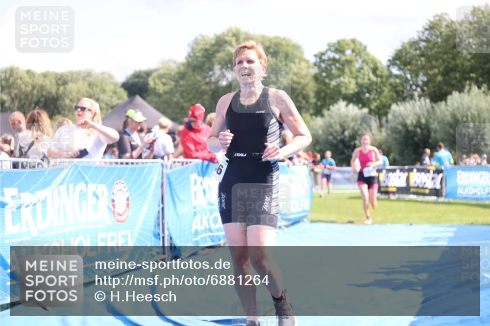 25.08.2024 - Elbe Triathlon Hamburg H.Heesch http://msf.ph/oto/6881264 25.08.2024 11:56:27 Ziel 1514, 1546, 1556 meine-sportfotos.de