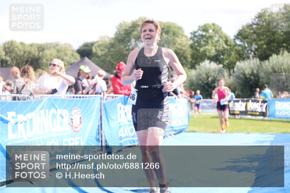 25.08.2024 - Elbe Triathlon Hamburg H.Heesch http://msf.ph/oto/6881266 25.08.2024 11:56:27 Ziel 1514, 1546, 1556 meine-sportfotos.de
