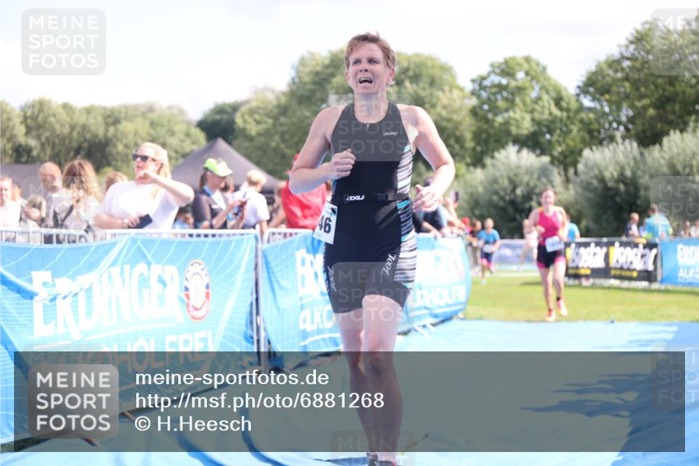 25.08.2024 - Elbe Triathlon Hamburg H.Heesch http://msf.ph/oto/6881268 25.08.2024 11:56:27 Ziel 1514, 1546, 1556 meine-sportfotos.de