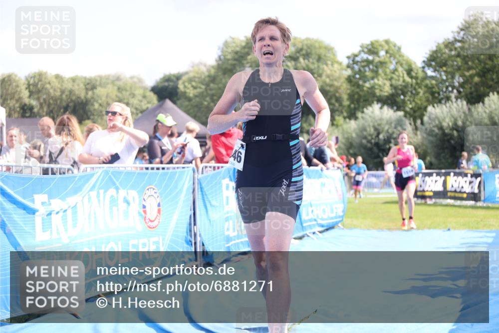 25.08.2024 - Elbe Triathlon Hamburg H.Heesch http://msf.ph/oto/6881271 25.08.2024 11:56:27 Ziel 1514, 1546, 1556 meine-sportfotos.de