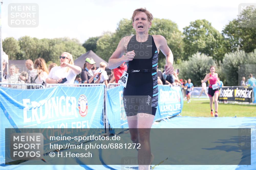 25.08.2024 - Elbe Triathlon Hamburg H.Heesch http://msf.ph/oto/6881272 25.08.2024 11:56:27 Ziel 1514, 1546, 1556 meine-sportfotos.de