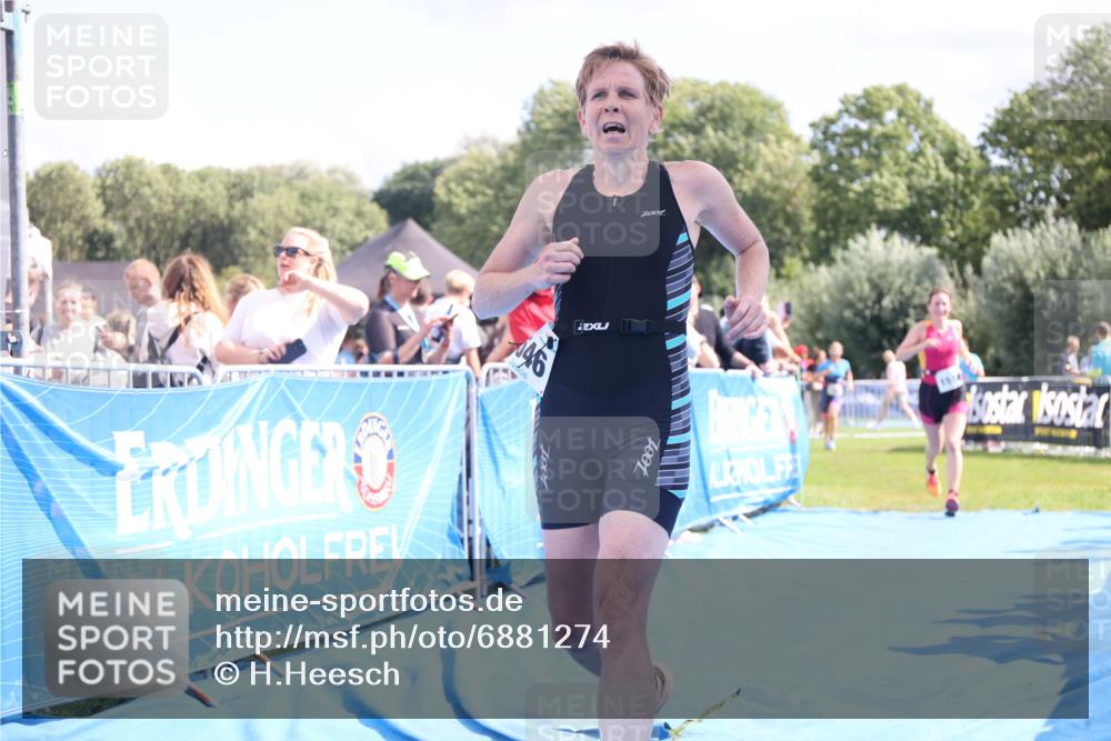 25.08.2024 - Elbe Triathlon Hamburg H.Heesch http://msf.ph/oto/6881274 25.08.2024 11:56:27 Ziel 1514, 1546, 1556 meine-sportfotos.de
