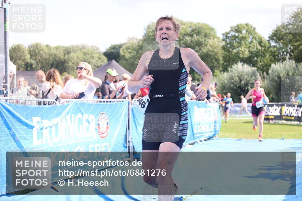 25.08.2024 - Elbe Triathlon Hamburg H.Heesch http://msf.ph/oto/6881276 25.08.2024 11:56:27 Ziel 1514, 1546, 1556 meine-sportfotos.de