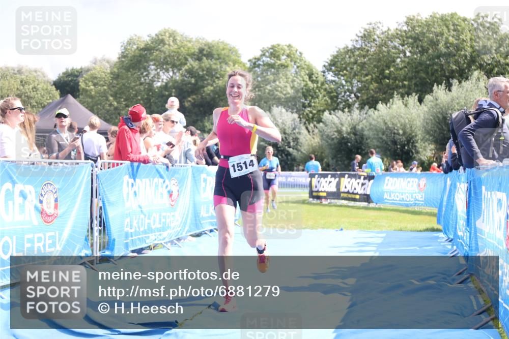 25.08.2024 - Elbe Triathlon Hamburg H.Heesch http://msf.ph/oto/6881279 25.08.2024 11:56:30 Ziel 1514, 1546, 1556 meine-sportfotos.de