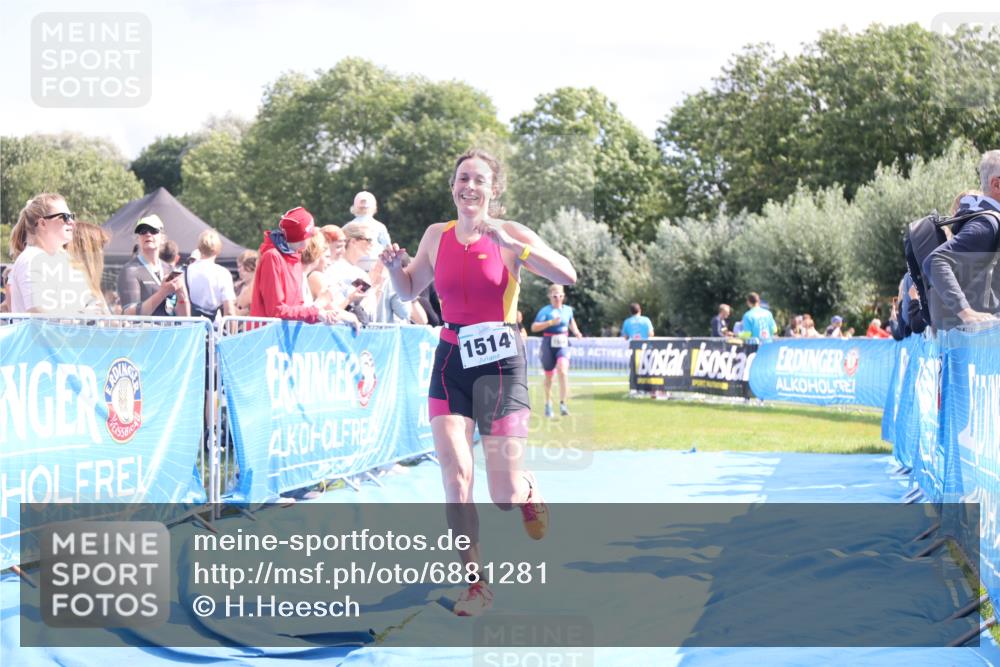 25.08.2024 - Elbe Triathlon Hamburg H.Heesch http://msf.ph/oto/6881281 25.08.2024 11:56:30 Ziel 1514, 1546, 1556 meine-sportfotos.de