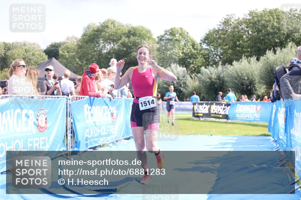 25.08.2024 - Elbe Triathlon Hamburg H.Heesch http://msf.ph/oto/6881283 25.08.2024 11:56:30 Ziel 1514, 1546, 1556 meine-sportfotos.de