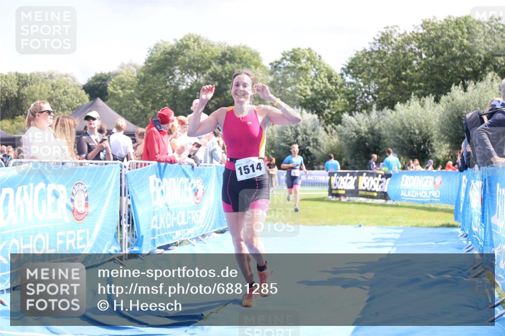 25.08.2024 - Elbe Triathlon Hamburg H.Heesch http://msf.ph/oto/6881285 25.08.2024 11:56:30 Ziel 1514, 1546, 1556 meine-sportfotos.de