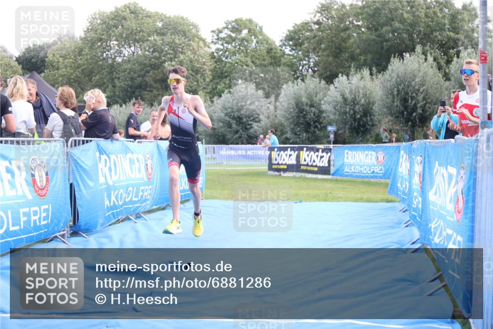 25.08.2024 - Elbe Triathlon Hamburg H.Heesch http://msf.ph/oto/6881286 25.08.2024 12:30:41 Ziel 1724 meine-sportfotos.de
