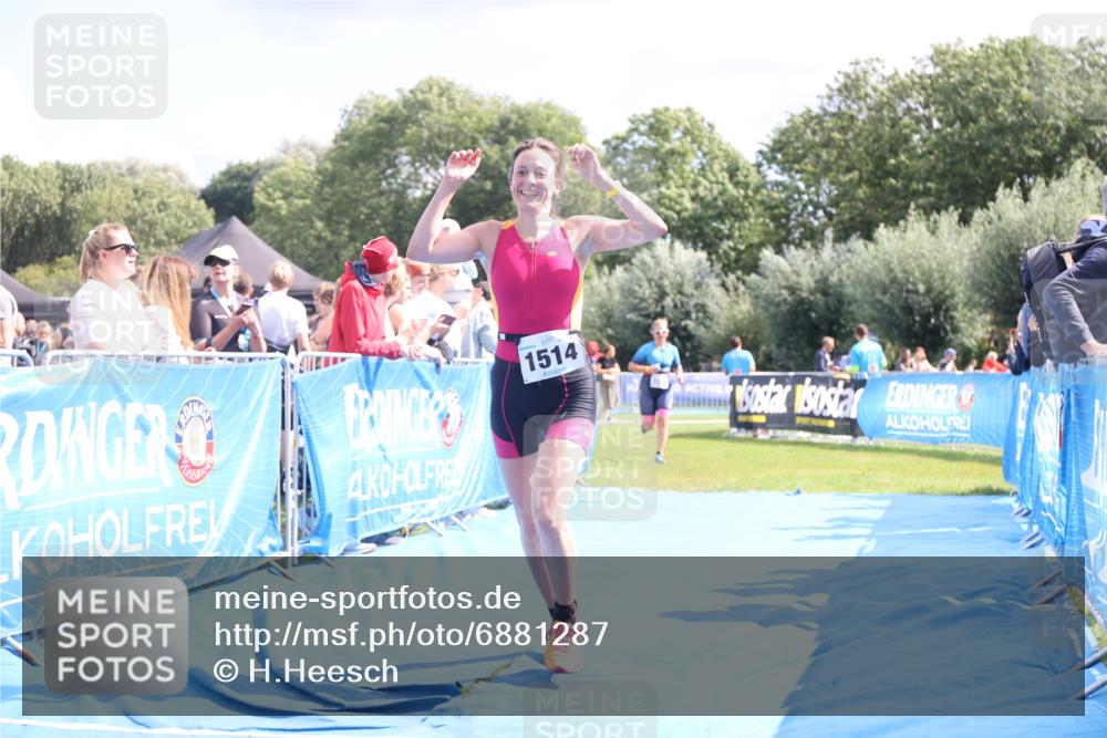25.08.2024 - Elbe Triathlon Hamburg H.Heesch http://msf.ph/oto/6881287 25.08.2024 11:56:30 Ziel 1514, 1546, 1556 meine-sportfotos.de