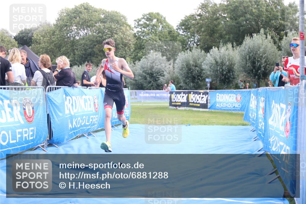 25.08.2024 - Elbe Triathlon Hamburg H.Heesch http://msf.ph/oto/6881288 25.08.2024 12:30:41 Ziel 1724 meine-sportfotos.de