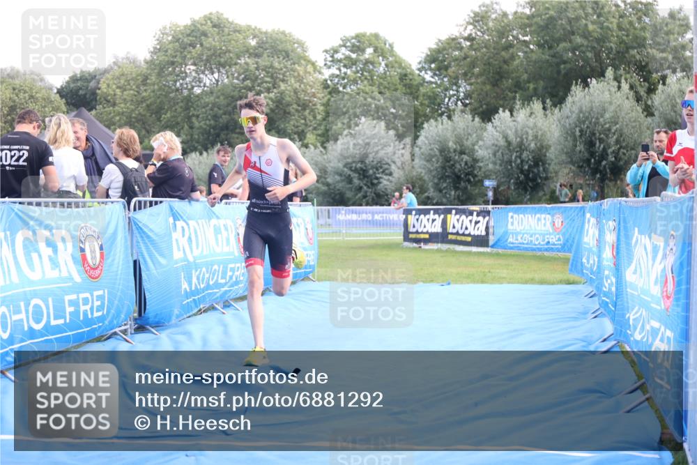 25.08.2024 - Elbe Triathlon Hamburg H.Heesch http://msf.ph/oto/6881292 25.08.2024 12:30:42 Ziel 1724 meine-sportfotos.de