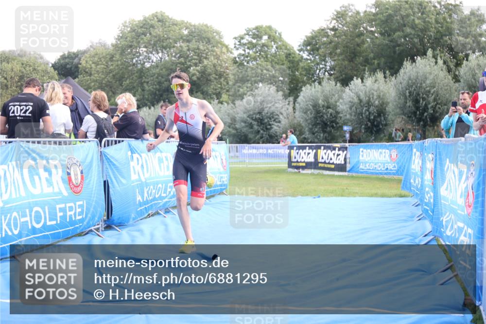 25.08.2024 - Elbe Triathlon Hamburg H.Heesch http://msf.ph/oto/6881295 25.08.2024 12:30:42 Ziel 1724 meine-sportfotos.de