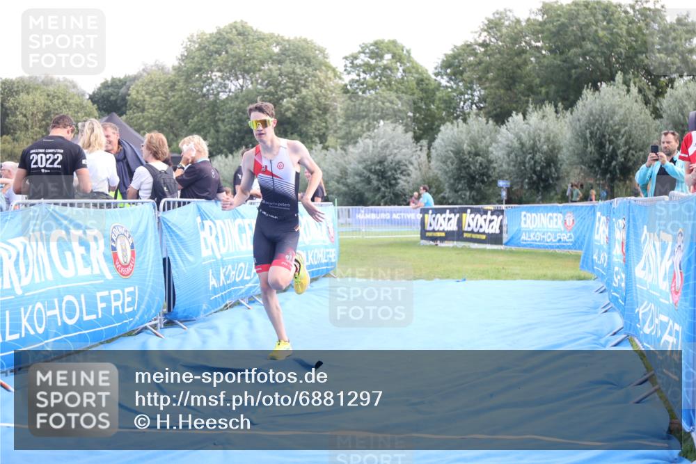 25.08.2024 - Elbe Triathlon Hamburg H.Heesch http://msf.ph/oto/6881297 25.08.2024 12:30:42 Ziel 1724 meine-sportfotos.de
