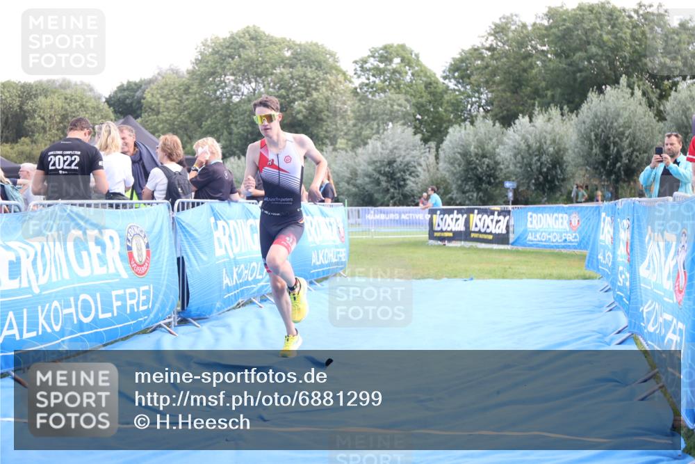 25.08.2024 - Elbe Triathlon Hamburg H.Heesch http://msf.ph/oto/6881299 25.08.2024 12:30:42 Ziel 1724 meine-sportfotos.de