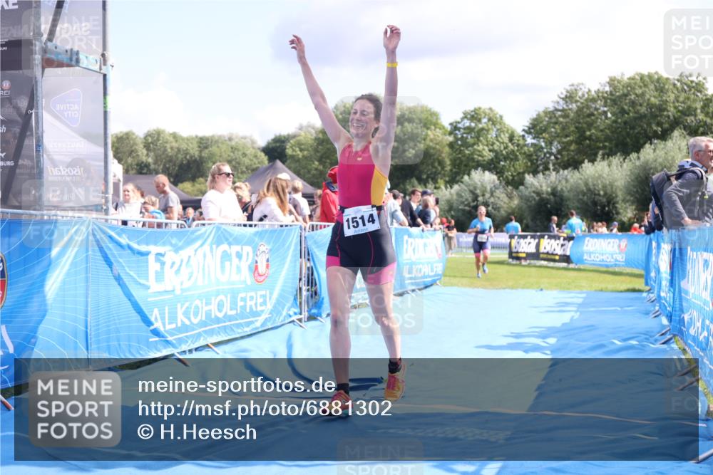 25.08.2024 - Elbe Triathlon Hamburg H.Heesch http://msf.ph/oto/6881302 25.08.2024 11:56:31 Ziel 1514, 1546, 1556 meine-sportfotos.de