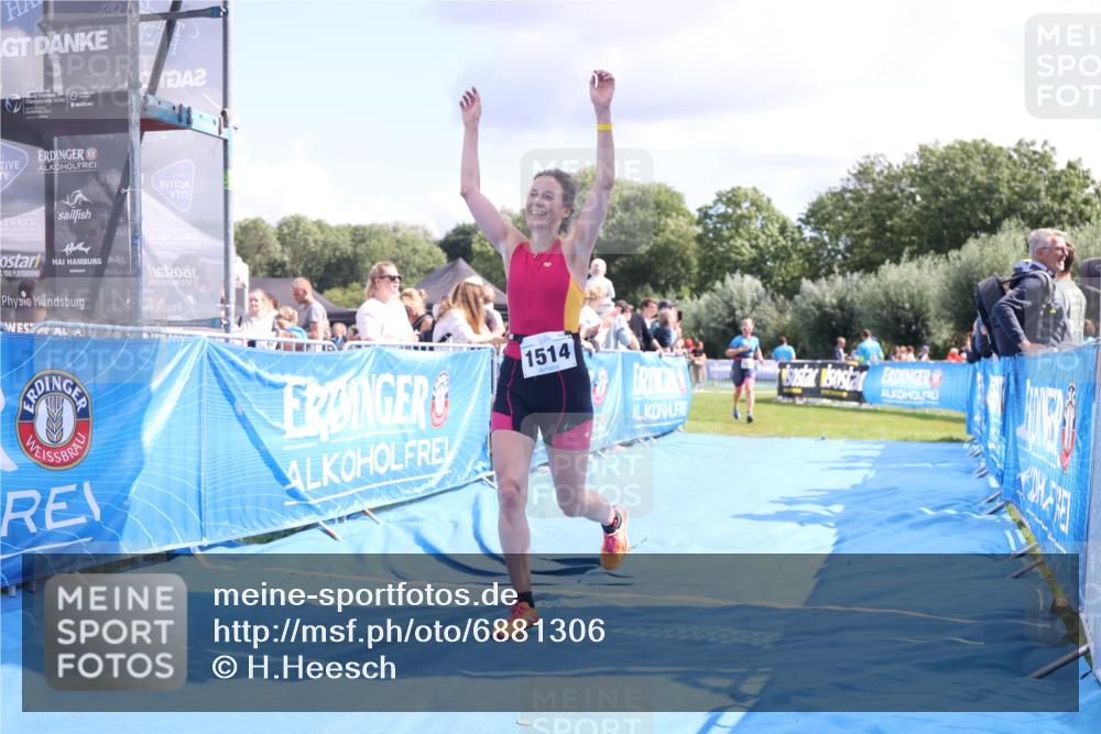 25.08.2024 - Elbe Triathlon Hamburg H.Heesch http://msf.ph/oto/6881306 25.08.2024 11:56:31 Ziel 1514, 1546, 1556 meine-sportfotos.de
