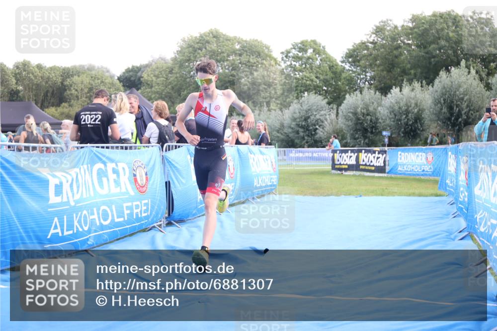 25.08.2024 - Elbe Triathlon Hamburg H.Heesch http://msf.ph/oto/6881307 25.08.2024 12:30:42 Ziel 1724 meine-sportfotos.de