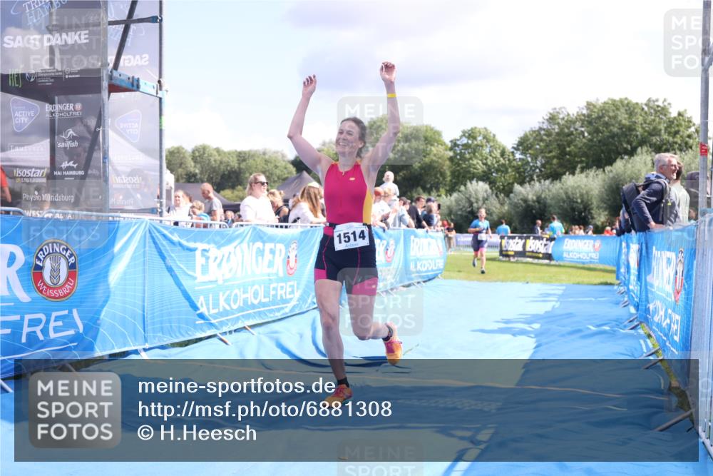 25.08.2024 - Elbe Triathlon Hamburg H.Heesch http://msf.ph/oto/6881308 25.08.2024 11:56:31 Ziel 1514, 1546, 1556 meine-sportfotos.de