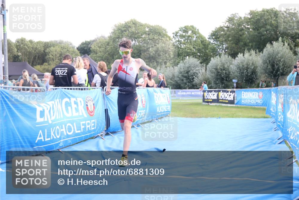 25.08.2024 - Elbe Triathlon Hamburg H.Heesch http://msf.ph/oto/6881309 25.08.2024 12:30:42 Ziel 1724 meine-sportfotos.de