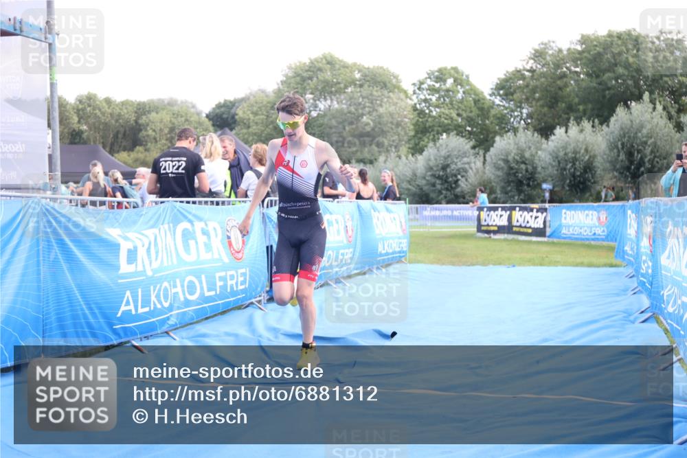 25.08.2024 - Elbe Triathlon Hamburg H.Heesch http://msf.ph/oto/6881312 25.08.2024 12:30:42 Ziel 1724 meine-sportfotos.de