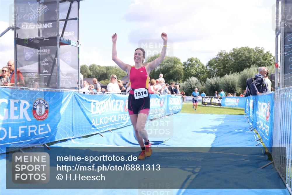 25.08.2024 - Elbe Triathlon Hamburg H.Heesch http://msf.ph/oto/6881313 25.08.2024 11:56:31 Ziel 1514, 1546, 1556 meine-sportfotos.de