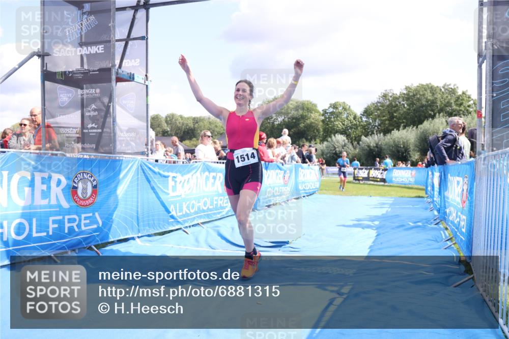25.08.2024 - Elbe Triathlon Hamburg H.Heesch http://msf.ph/oto/6881315 25.08.2024 11:56:31 Ziel 1514, 1546, 1556 meine-sportfotos.de