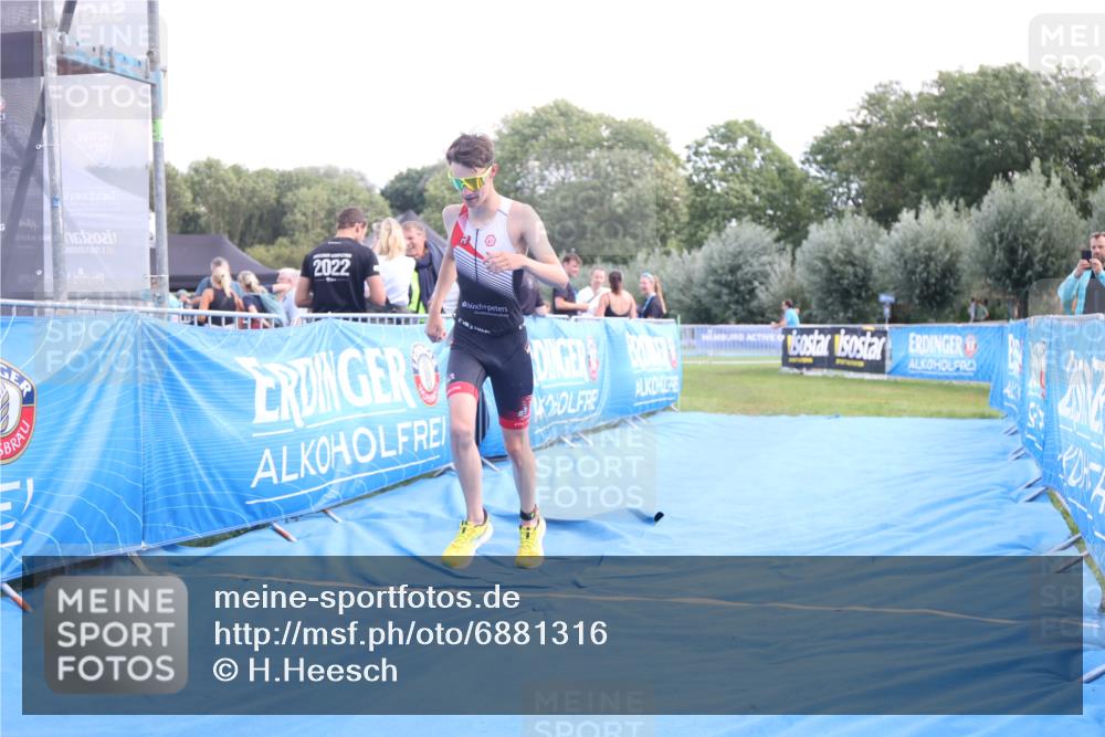 25.08.2024 - Elbe Triathlon Hamburg H.Heesch http://msf.ph/oto/6881316 25.08.2024 12:30:42 Ziel 1724 meine-sportfotos.de