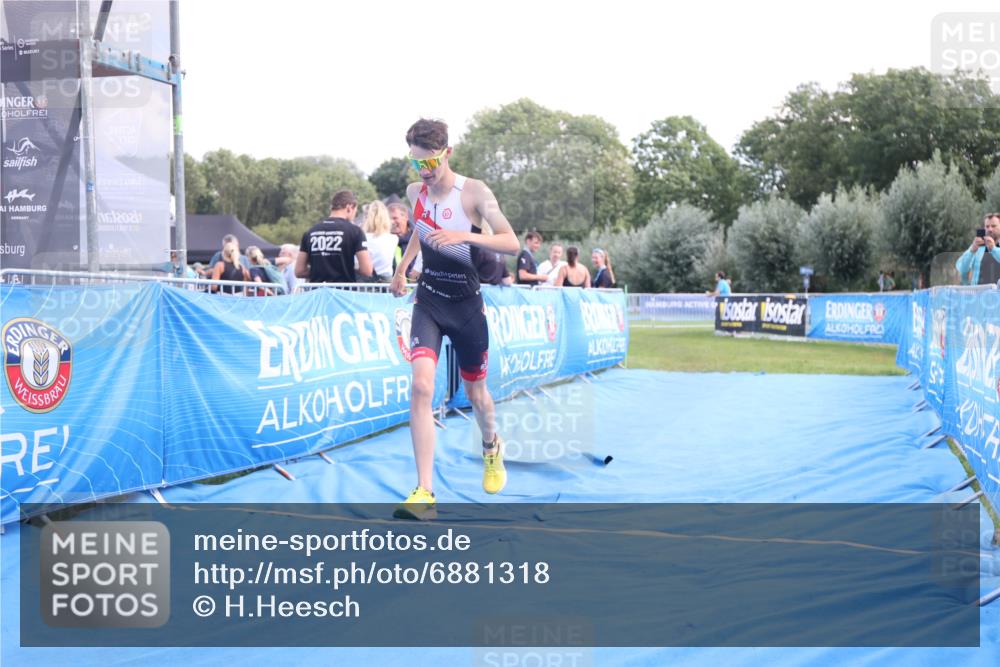 25.08.2024 - Elbe Triathlon Hamburg H.Heesch http://msf.ph/oto/6881318 25.08.2024 12:30:42 Ziel 1724 meine-sportfotos.de
