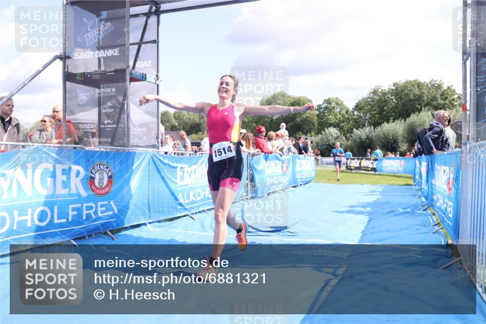25.08.2024 - Elbe Triathlon Hamburg H.Heesch http://msf.ph/oto/6881321 25.08.2024 11:56:31 Ziel 1514, 1546, 1556 meine-sportfotos.de