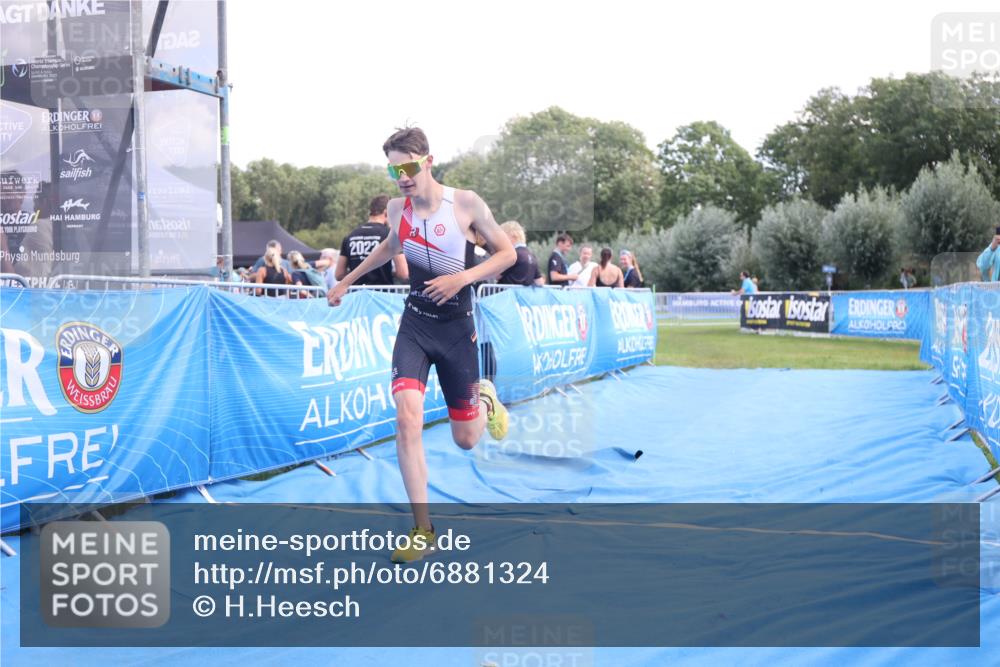 25.08.2024 - Elbe Triathlon Hamburg H.Heesch http://msf.ph/oto/6881324 25.08.2024 12:30:42 Ziel 1724 meine-sportfotos.de