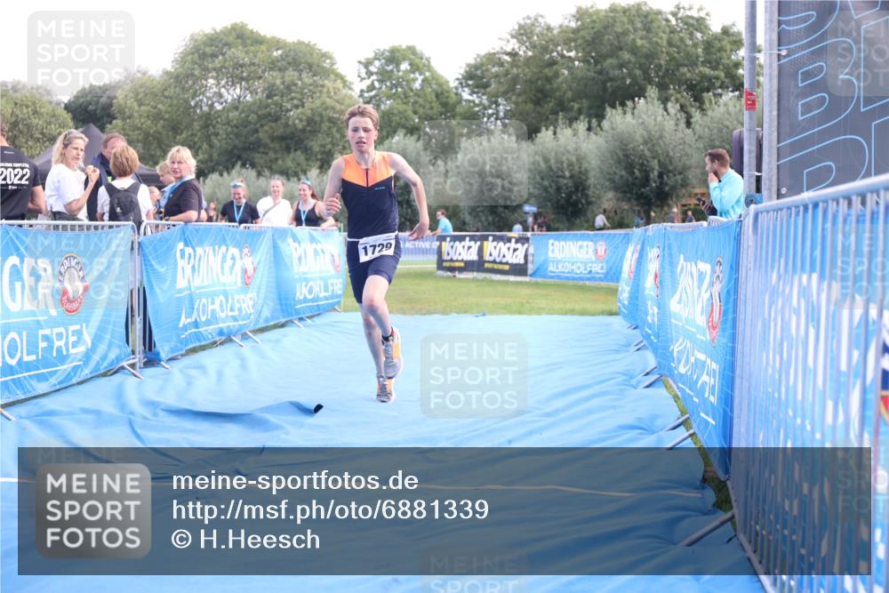 25.08.2024 - Elbe Triathlon Hamburg H.Heesch http://msf.ph/oto/6881339 25.08.2024 12:30:54 Ziel 1729 meine-sportfotos.de