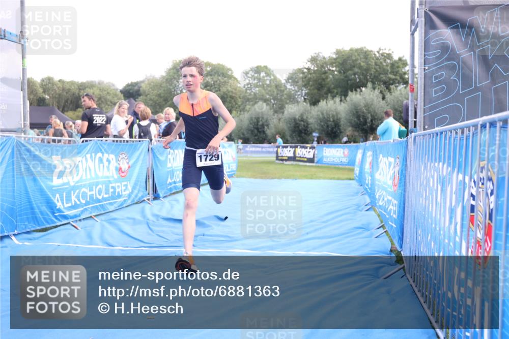 25.08.2024 - Elbe Triathlon Hamburg H.Heesch http://msf.ph/oto/6881363 25.08.2024 12:30:55 Ziel 1729 meine-sportfotos.de