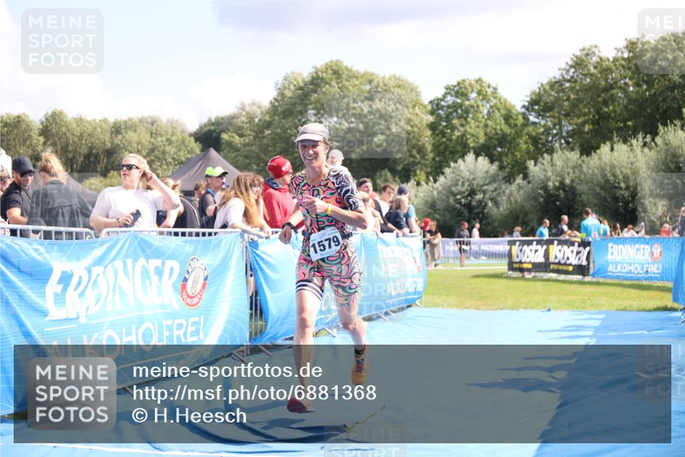 25.08.2024 - Elbe Triathlon Hamburg H.Heesch http://msf.ph/oto/6881368 25.08.2024 11:56:44 Ziel 1579 meine-sportfotos.de