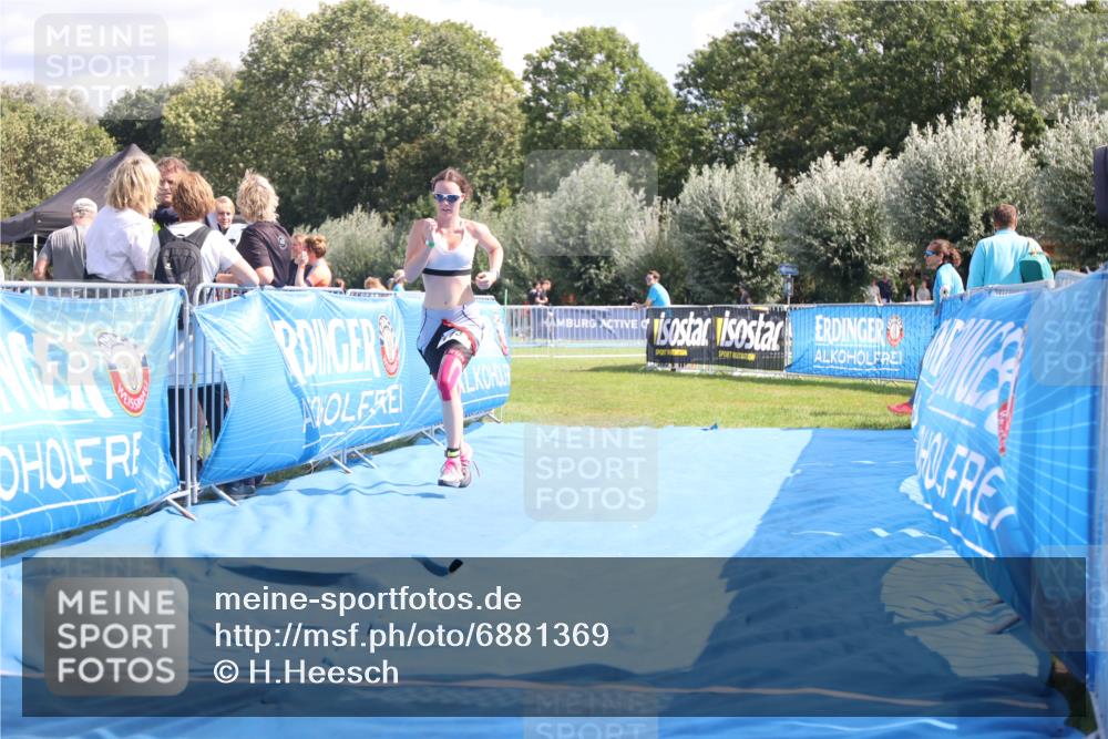 25.08.2024 - Elbe Triathlon Hamburg H.Heesch http://msf.ph/oto/6881369 25.08.2024 12:32:52 Ziel 1733 meine-sportfotos.de