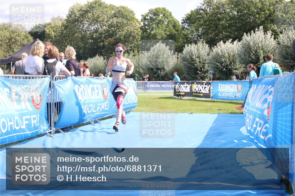 25.08.2024 - Elbe Triathlon Hamburg H.Heesch http://msf.ph/oto/6881371 25.08.2024 12:32:52 Ziel 1733 meine-sportfotos.de