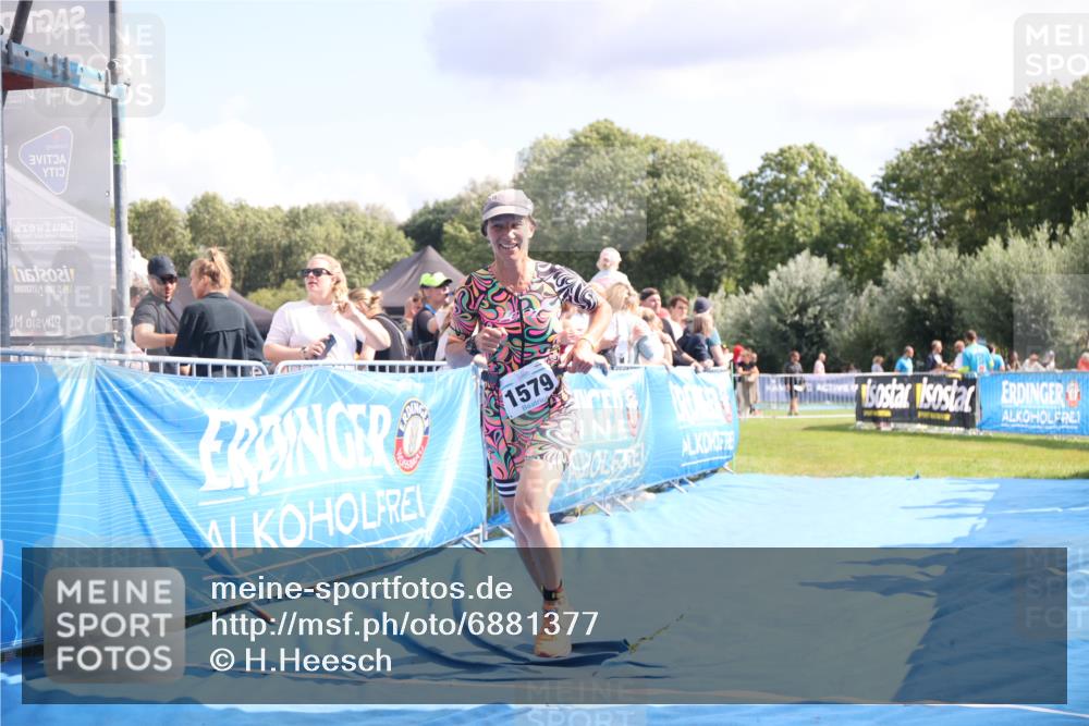 25.08.2024 - Elbe Triathlon Hamburg H.Heesch http://msf.ph/oto/6881377 25.08.2024 11:56:44 Ziel 1579 meine-sportfotos.de