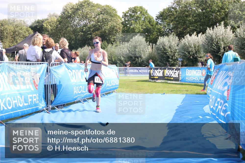 25.08.2024 - Elbe Triathlon Hamburg H.Heesch http://msf.ph/oto/6881380 25.08.2024 12:32:53 Ziel 1733 meine-sportfotos.de
