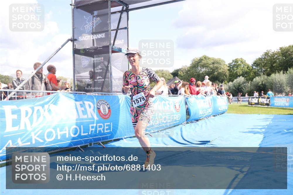 25.08.2024 - Elbe Triathlon Hamburg H.Heesch http://msf.ph/oto/6881403 25.08.2024 11:56:45 Ziel 1579 meine-sportfotos.de