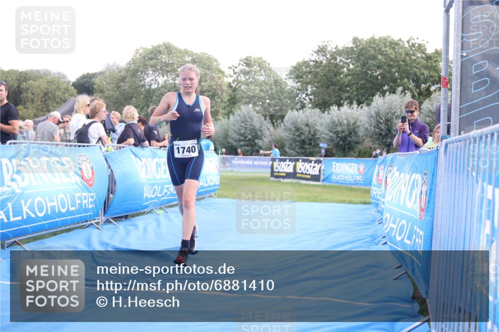 25.08.2024 - Elbe Triathlon Hamburg H.Heesch http://msf.ph/oto/6881410 25.08.2024 12:33:25 Ziel 1740 meine-sportfotos.de