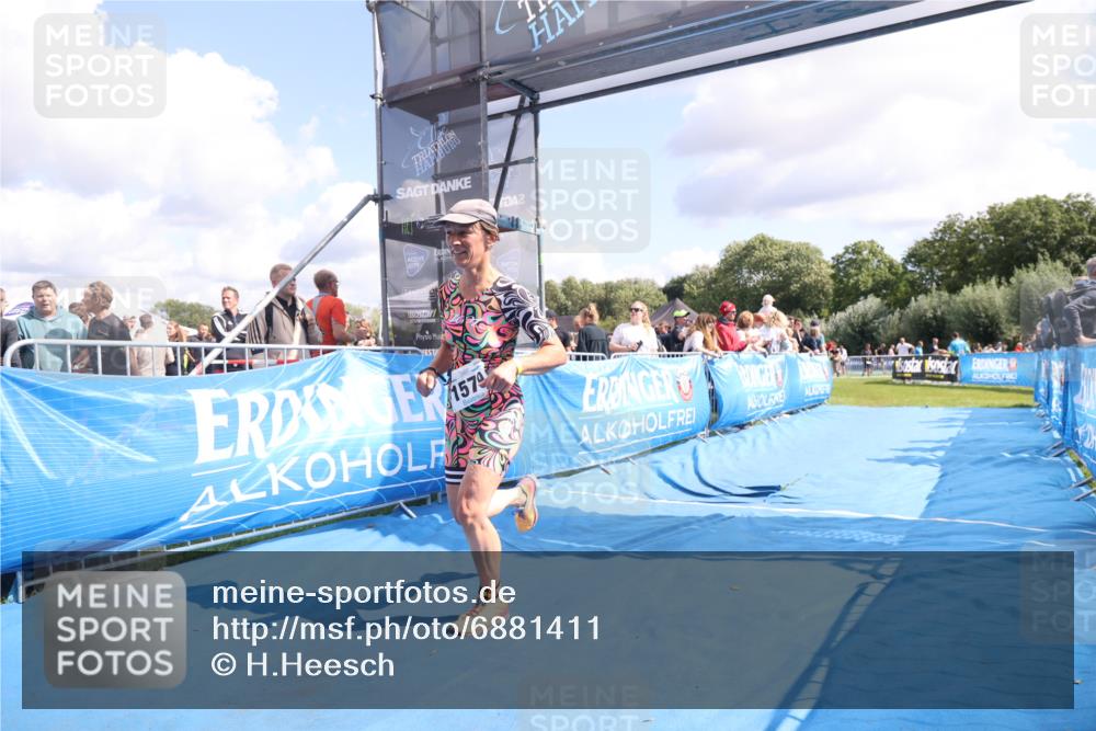 25.08.2024 - Elbe Triathlon Hamburg H.Heesch http://msf.ph/oto/6881411 25.08.2024 11:56:45 Ziel 1579 meine-sportfotos.de