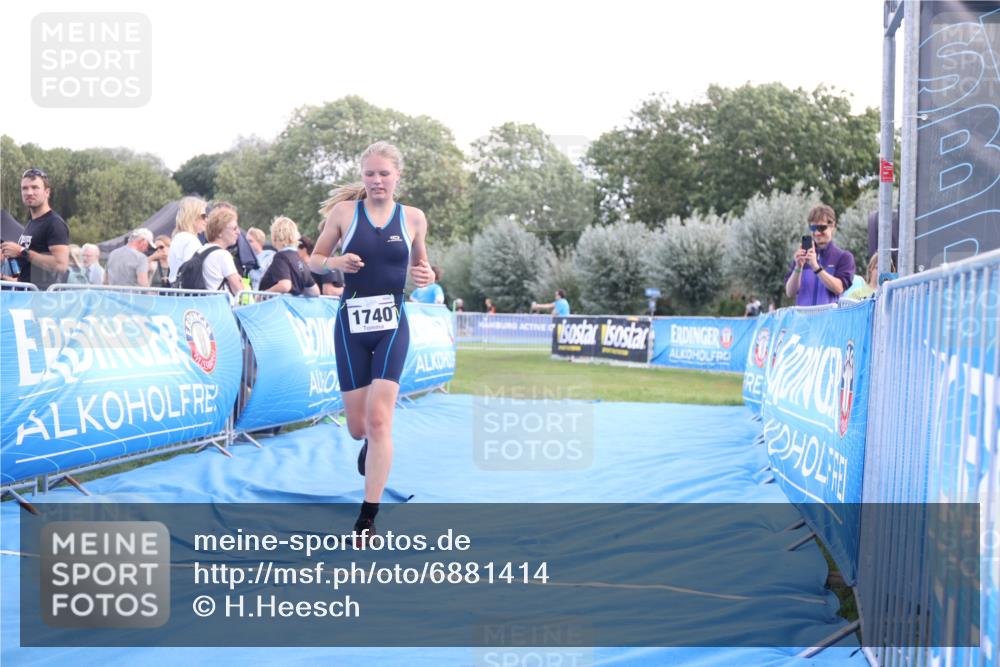 25.08.2024 - Elbe Triathlon Hamburg H.Heesch http://msf.ph/oto/6881414 25.08.2024 12:33:25 Ziel 1740 meine-sportfotos.de